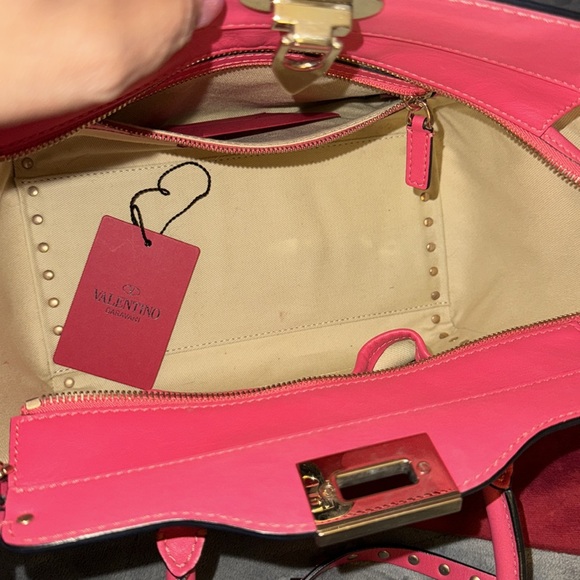 Preloved Valentino Garavani pink leather studs 2 way handbag/crossbody dust bag - Picture 6 of 12